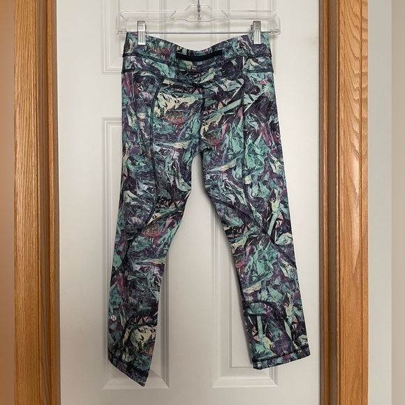 Lululemon Inspire Crop II in Iridescent Multi Size 6 - Picture 9 of 9